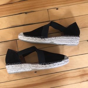 Fabiolas.New!!Closed Toe Suede w/Straw bottoms